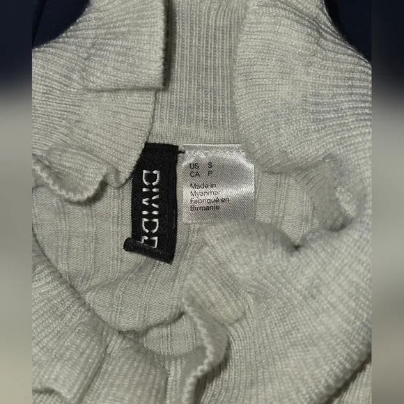 🎀Gray Ribbed Mock Neck Crop Top - Picture 4 of 4